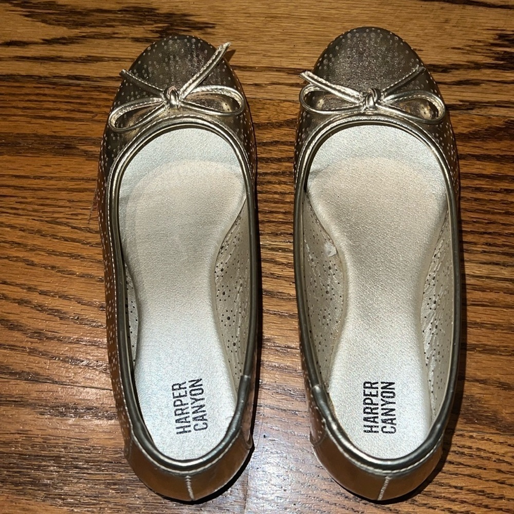 Harper Canyon Gold Ballet Flats with bow size 3 EUC